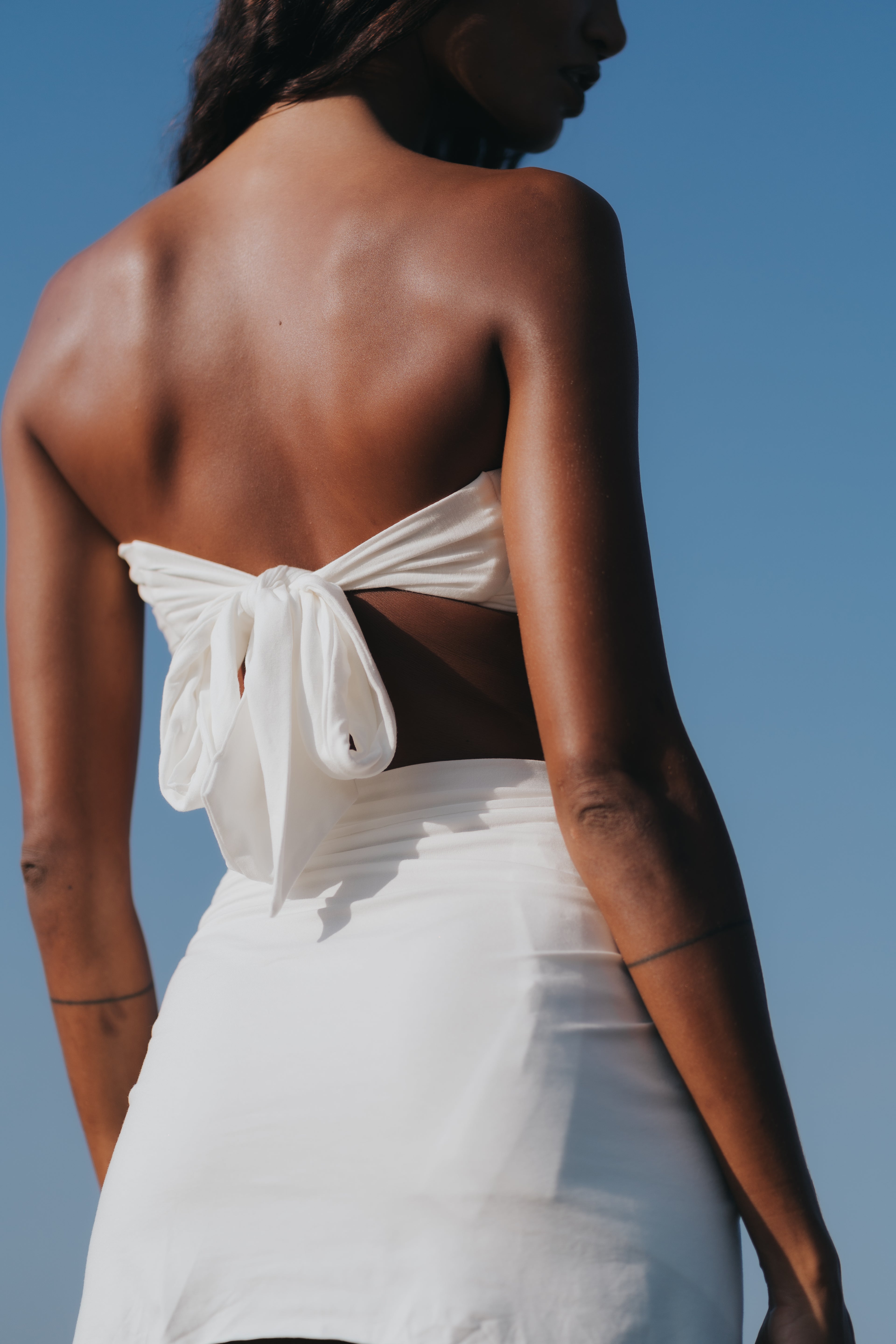 MANON twisted headband in the center with knot at the back