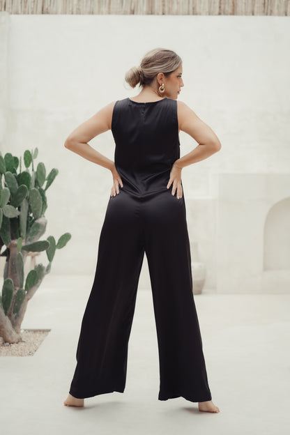 SOLENE Combinaison pantalon sans manches et décolleté en V